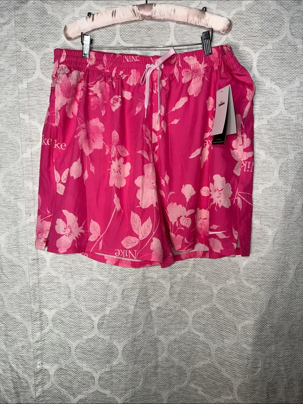 Nike Floral Shorts Men’s Size XXL 2XL NWT Pink White Woven Swim Trunks Flow